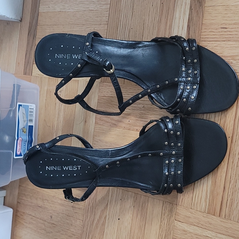 Black scrappy sandal